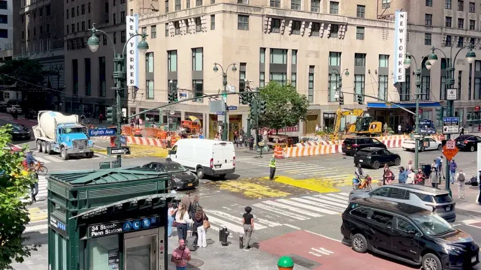W 34th St & Eighth Ave, elevated camera, 13:47:06